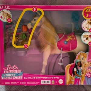 Barbie Mysteries Great Horse Chase Set with Pink Saddle